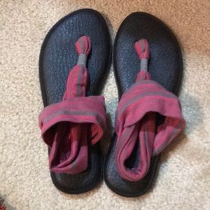 Sandal sanuks size 8